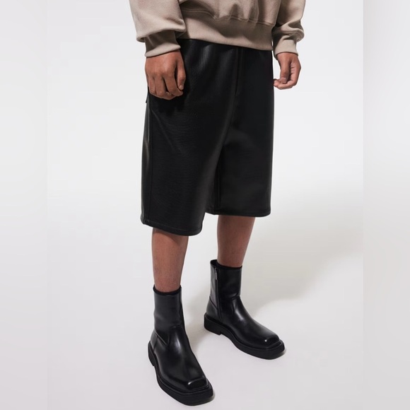*NEW* H&M Relaxed-fit Faux Leather Shorts - Picture 10 of 10